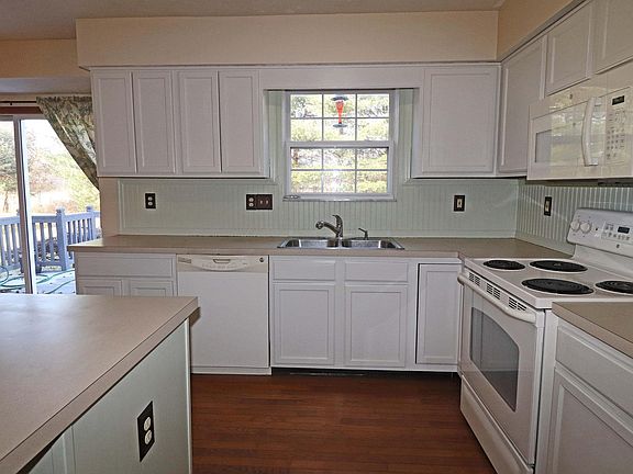 3rd image of 5675 Greenfield Dr