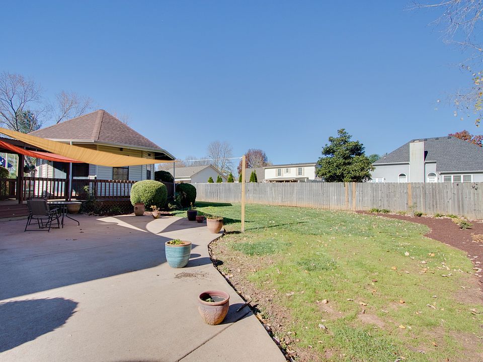 1st image of 214 Haynes Haven Ln