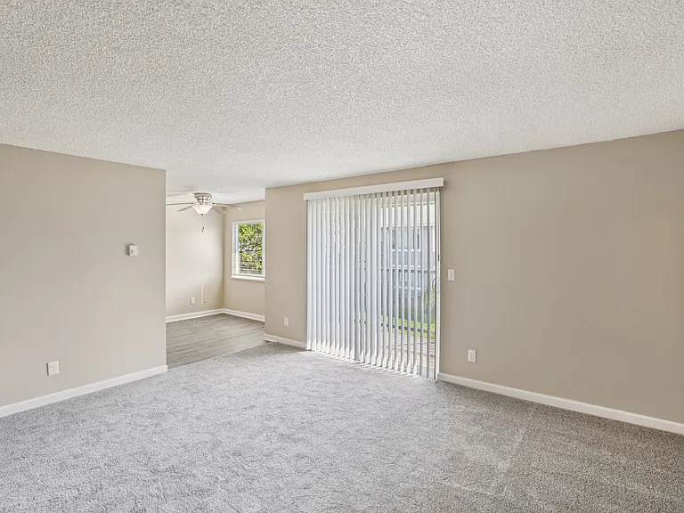 Cornell Manor Apartments — Photo 24