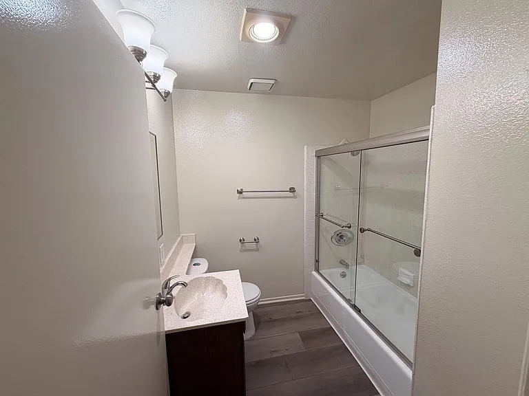 11215 Camarillo St #106 — Photo 14
