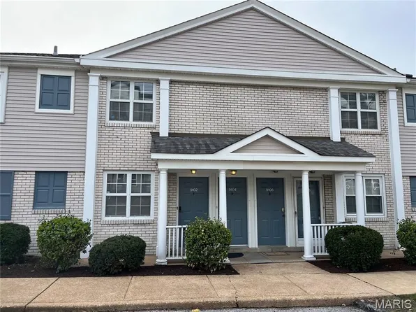 9102 Eager Rd, Saint Louis, MO 63144