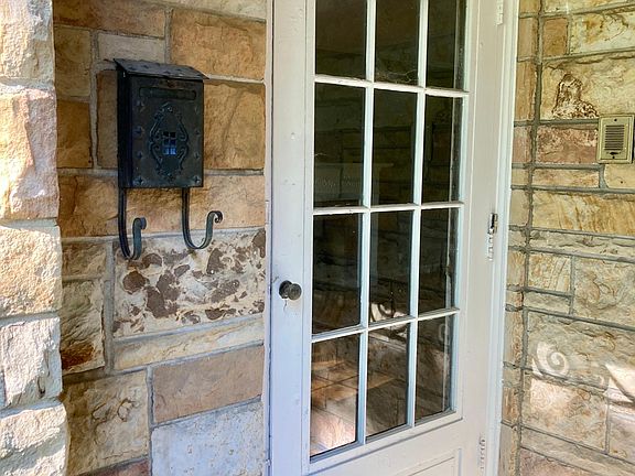 Front entrance of 317 side of duplex