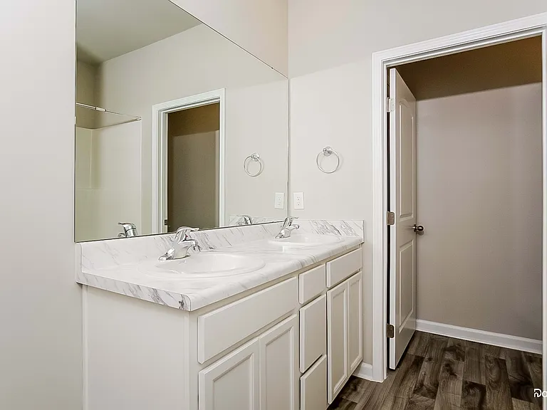 215 Tobin Ln — Photo 7