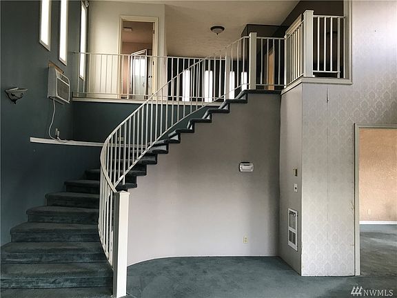 5th image of 107 Hillcrest Ave