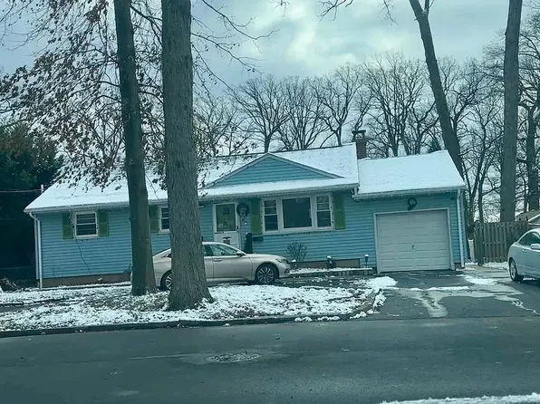 54 Kathleen Pl, Edison, NJ 08817