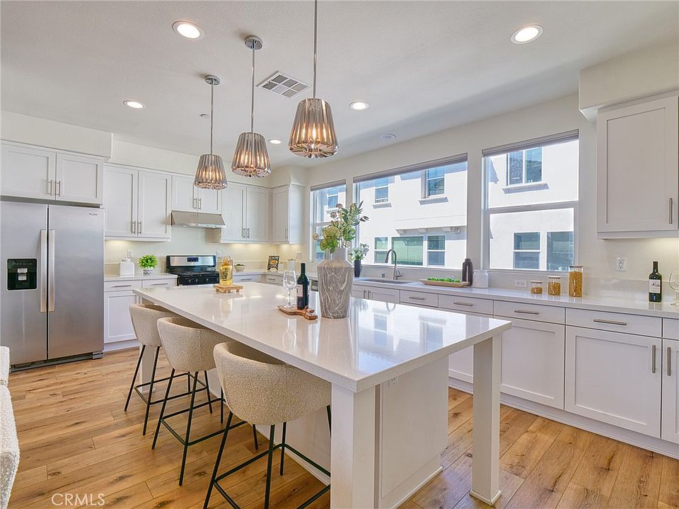 1st image of 3375 Lynd Ave