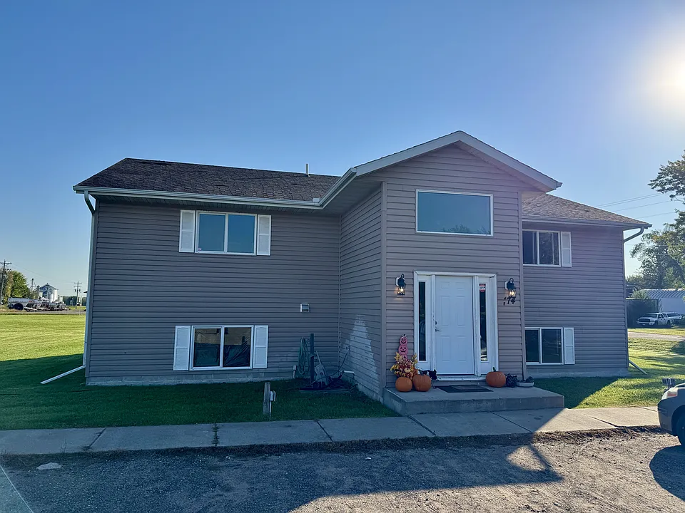 174 Main St
