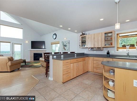 3rd image of 591 Derbyshire Dr