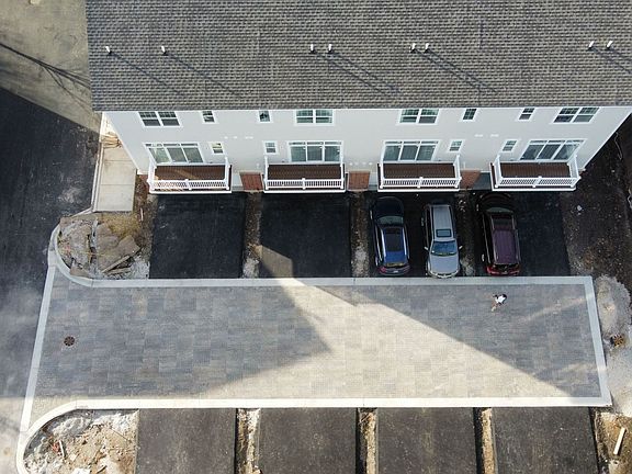 4th image of 183 Eli Ct