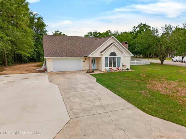 8007 Fishook Ln, Picayune, MS 39466