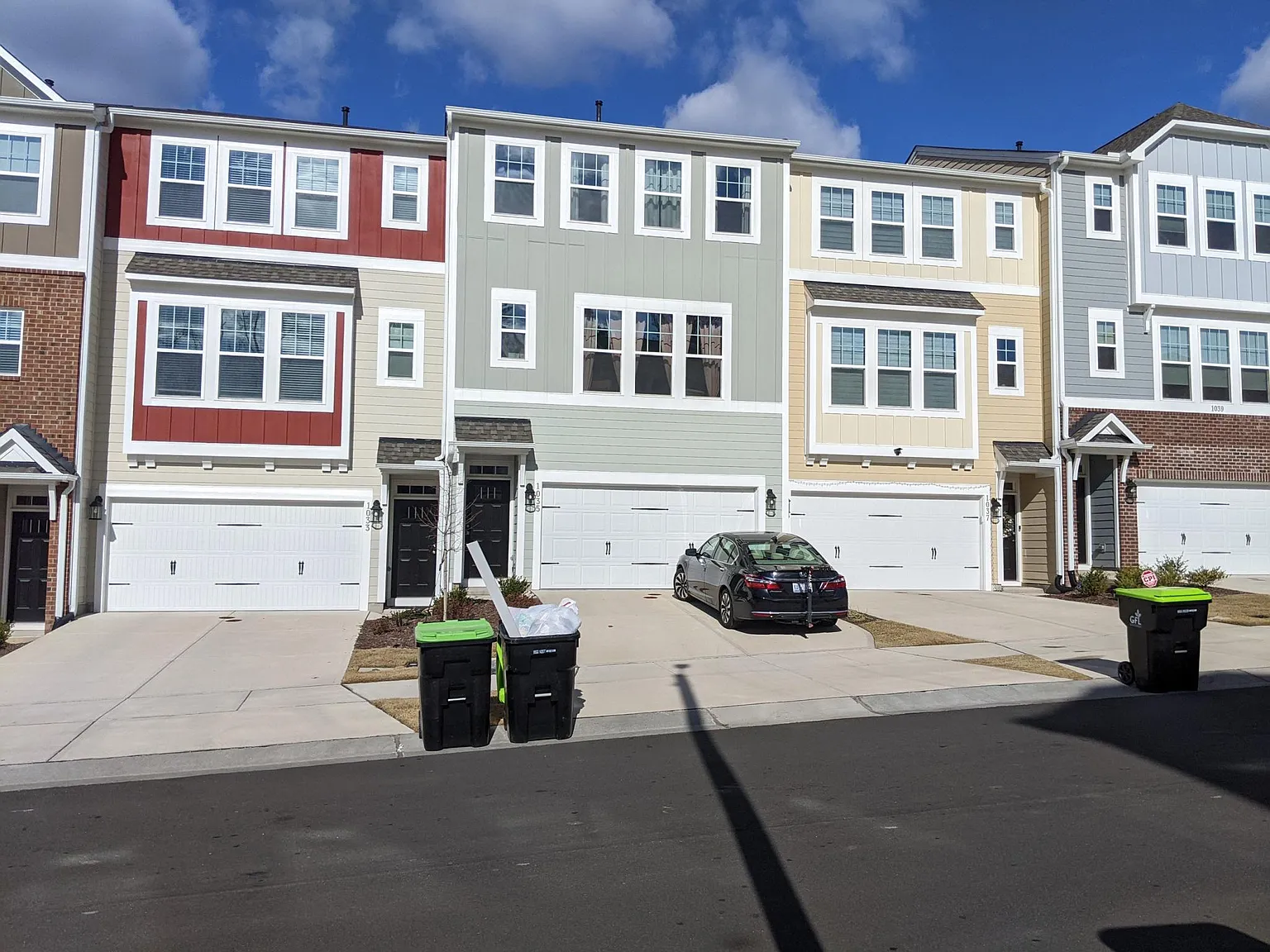 3 bed, 2.5 bath, 1800 sqft, $1,800 — Photo 2