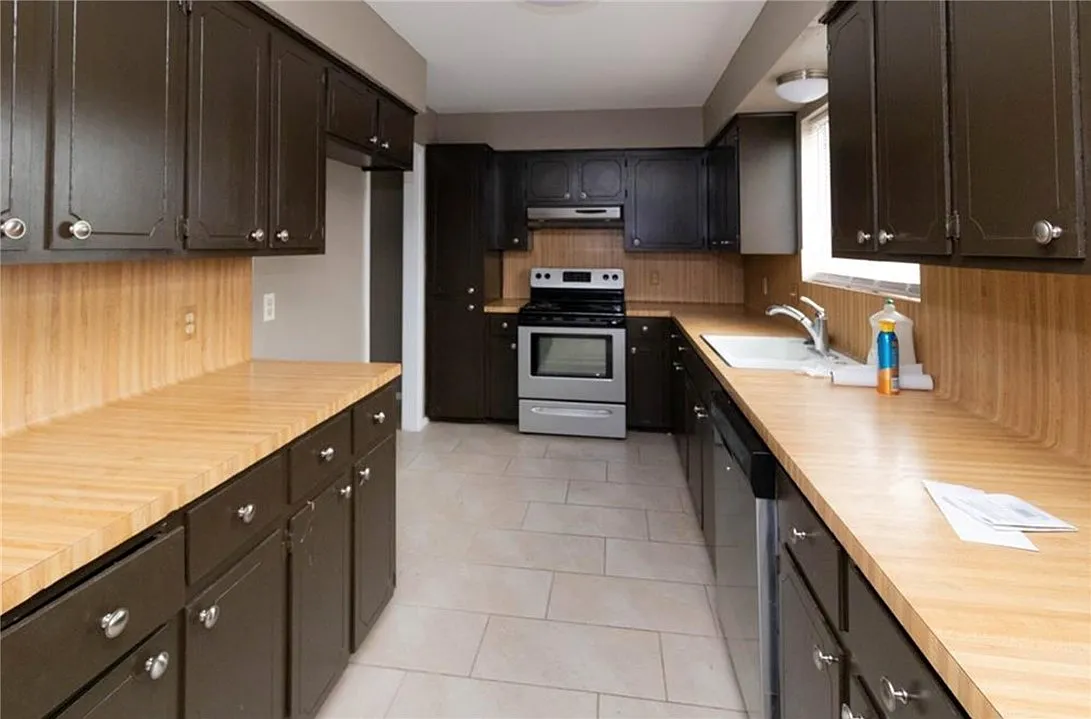 3 bed, 2.0 bath, 1803 sqft, $2,000 — Photo 4
