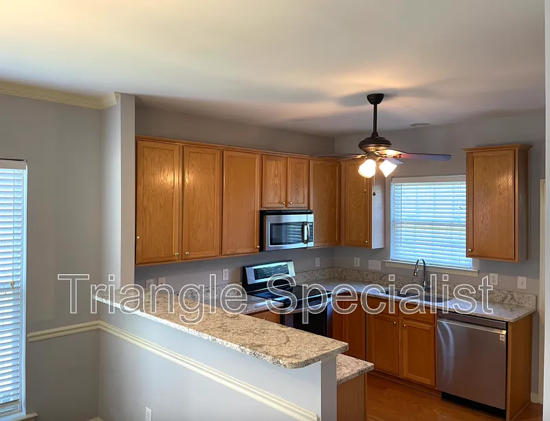 3 bed, 2.0 bath, 1350 sqft, $2,000 — Photo 4