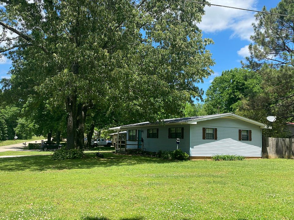 2nd image of 150 Long St