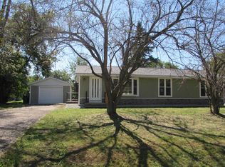 117 Crestview Ln, Waupaca, WI 54981