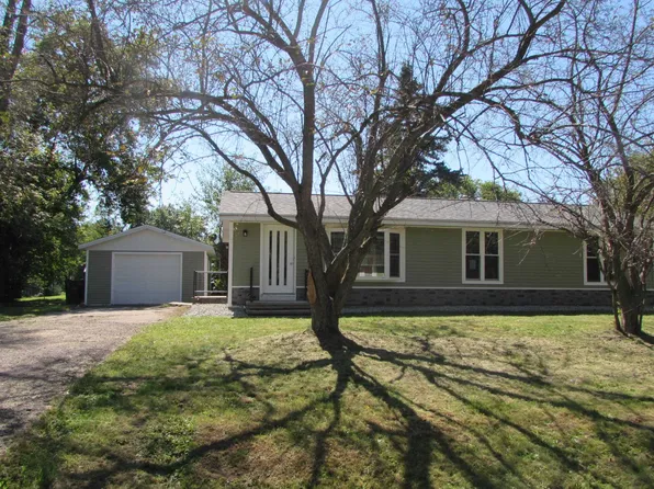 117 Crestview Ln, Waupaca, WI 54981