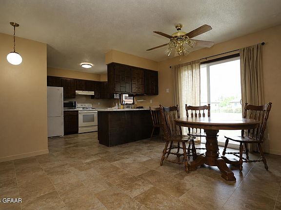 3rd image of 704 3rd Ave NE