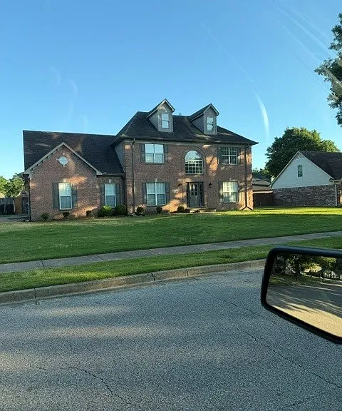 135 Cottonwood Dr — Photo 1