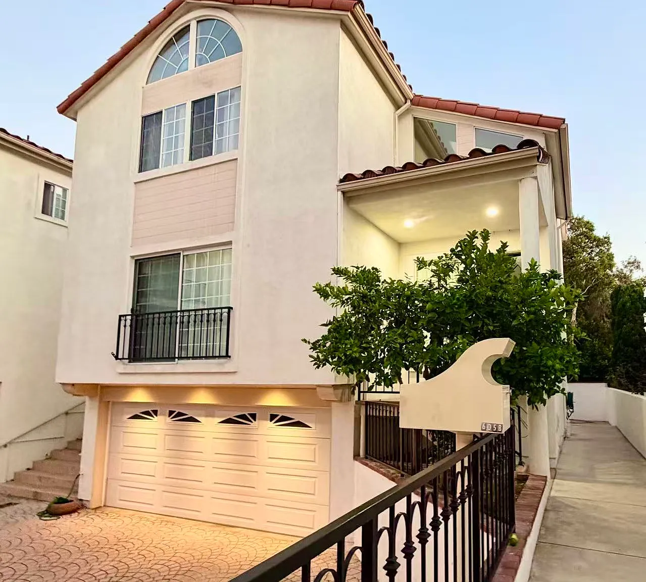3 bed, 2.5 bath, 2328 sqft, $6,995 — Photo 3