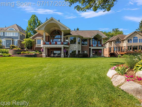 2nd image of 565 Shady Oaks St