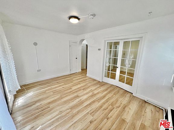3rd image of 934 1/2 S Berendo St