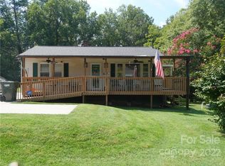 1426 16th Ave NE, Hickory, NC 28601