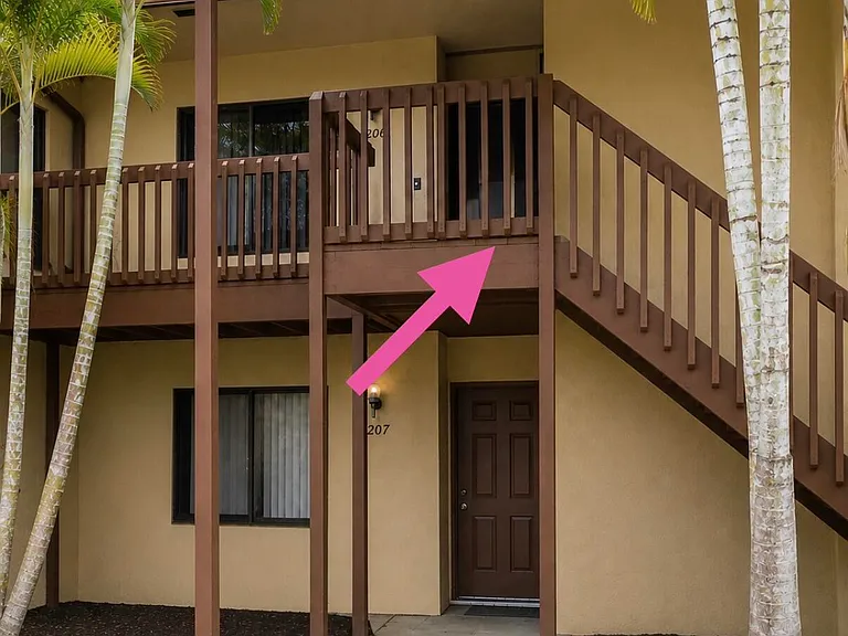 206 Lakeview Dr E — Photo 1