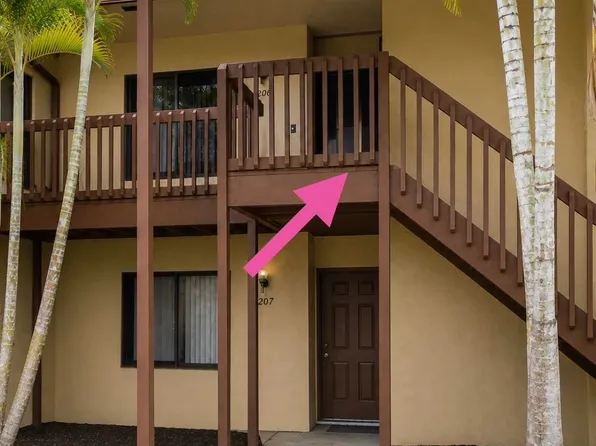 206 Lakeview Dr E, Royal Palm Beach, FL