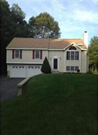 1st image of 120 Black Pond Ln #1