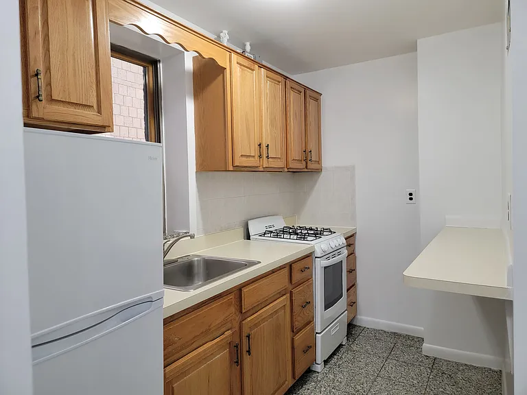 312 W 15th St #1 — Photo 3