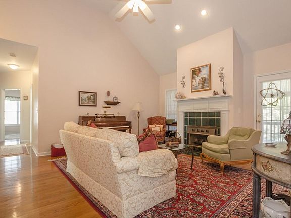 5th image of 1023 Estate Dr