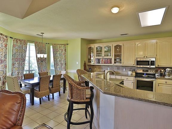 3rd image of 6341 Bay Hill Dr