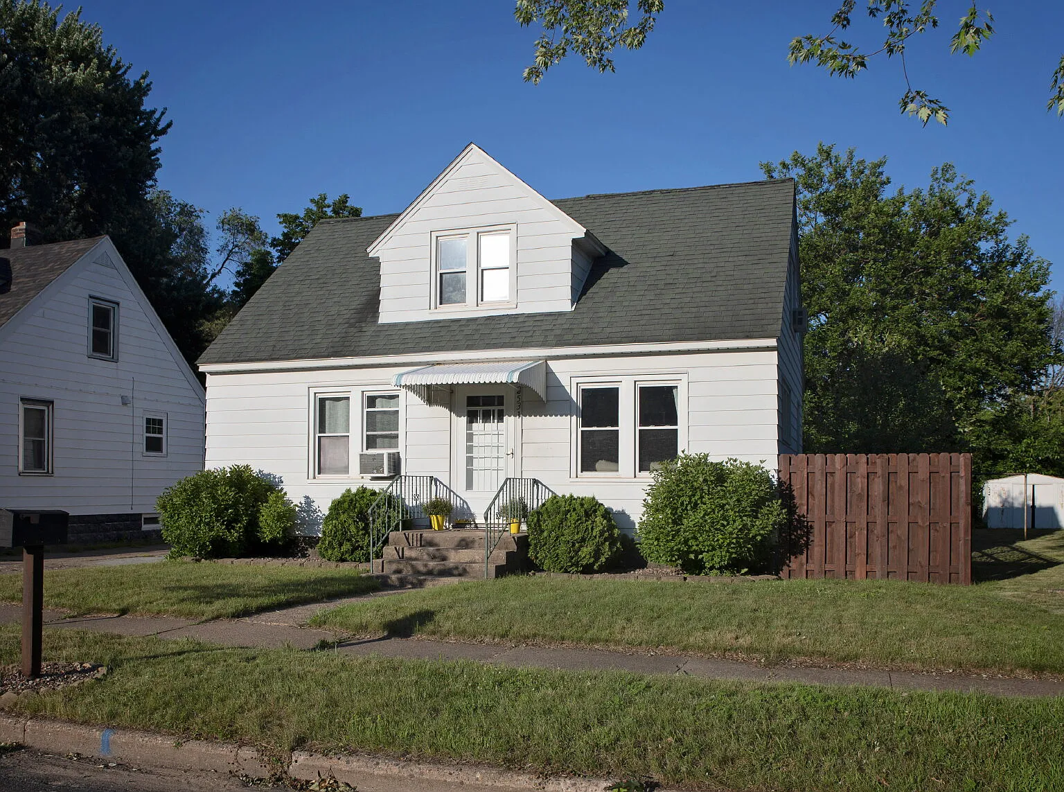 4 bed, 1.0 bath, 1260 sqft, $1,800 — Photo 2