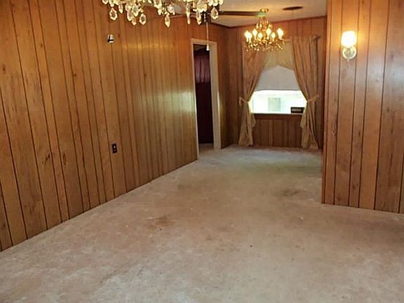 4th image of 4928 Montrose Dr