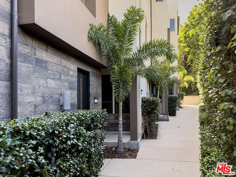 2111 N Cahuenga Blvd #2 — Photo 4