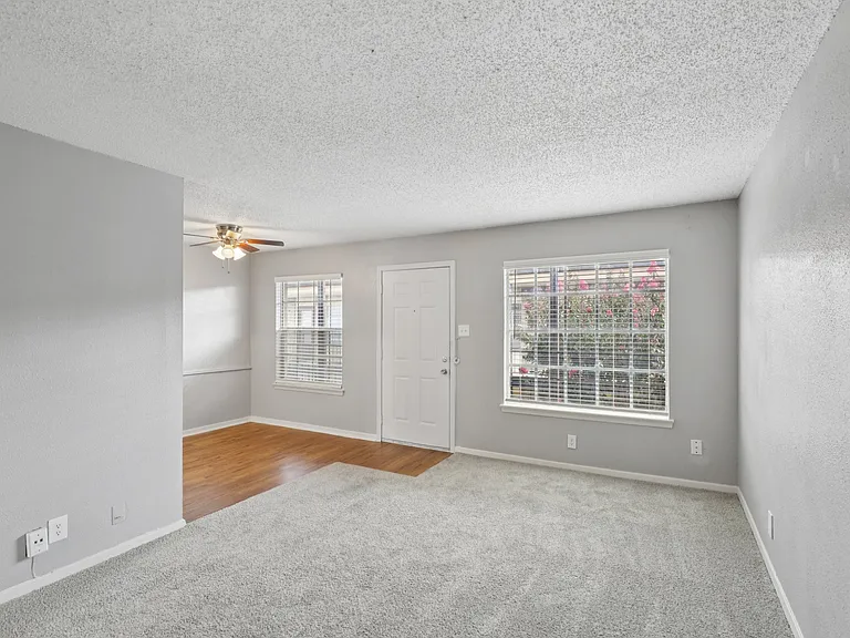 Whisperwind Apartments — Photo 40
