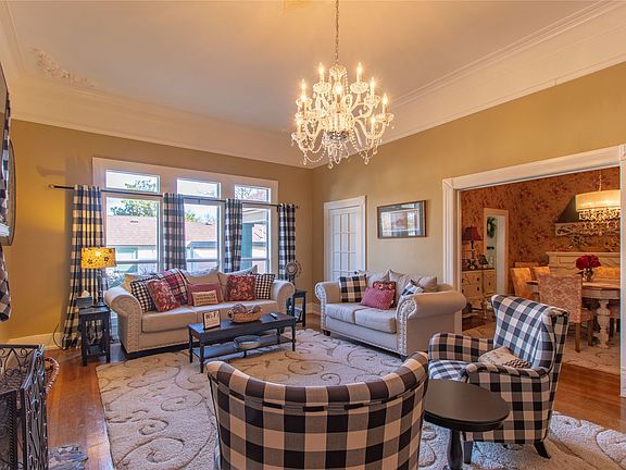 4th image of 330 E McNeill St