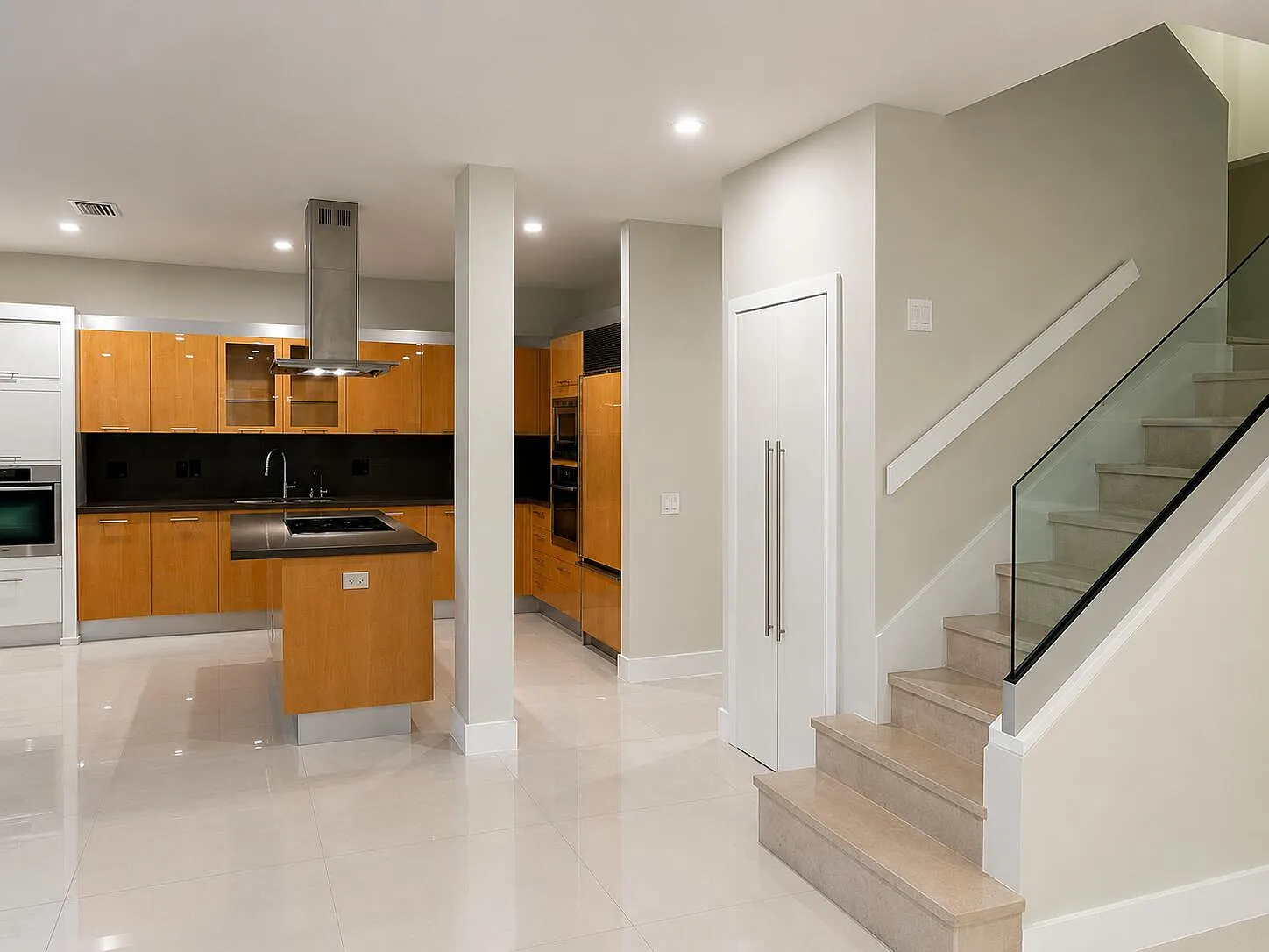 5 bed, 4.0 bath, 2672 sqft, $8,450 — Photo 4