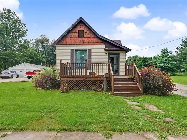 350 S Elm St, Paxton, IL 60957