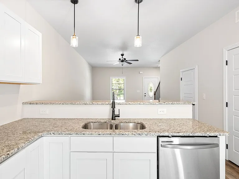 Oak St - 441 — Photo 10