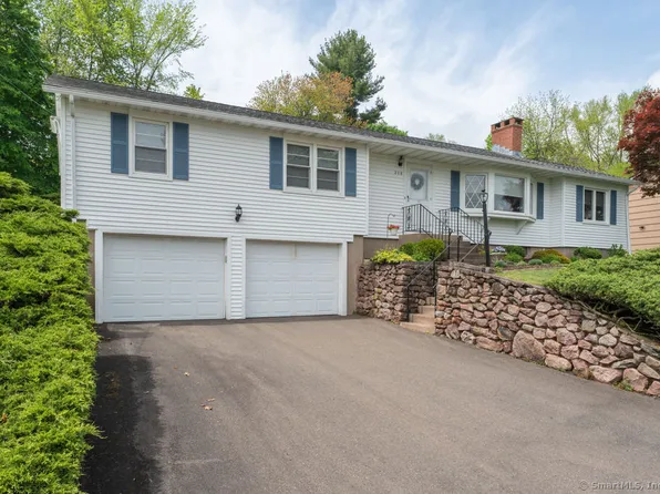 208 Sandquist Circle, Hamden, CT 06514