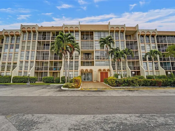 601 Three Islands Blvd APT 205, Hallandale, FL 33009