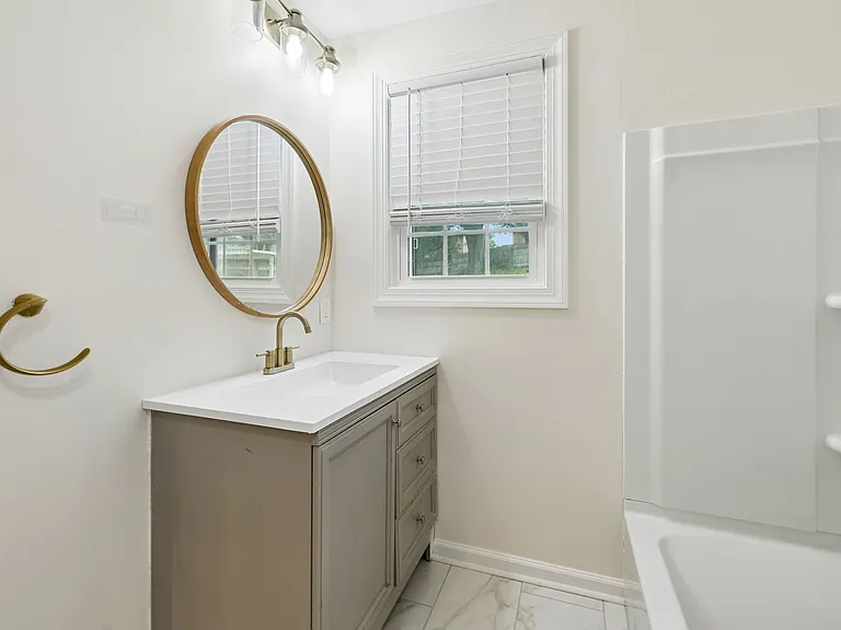 124 Denise Dr — Photo 10