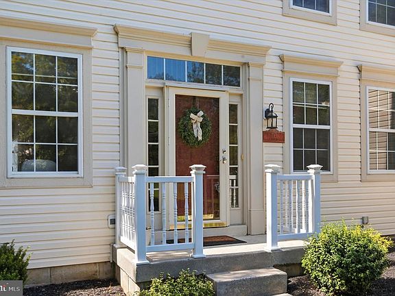 2nd image of 713 Iris Ln