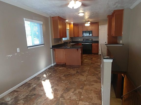 4th image of 561 W La Salle Dr
