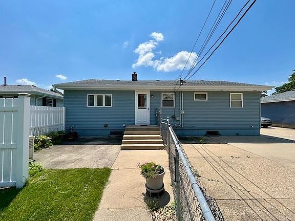 5th image of 422 E 8th St