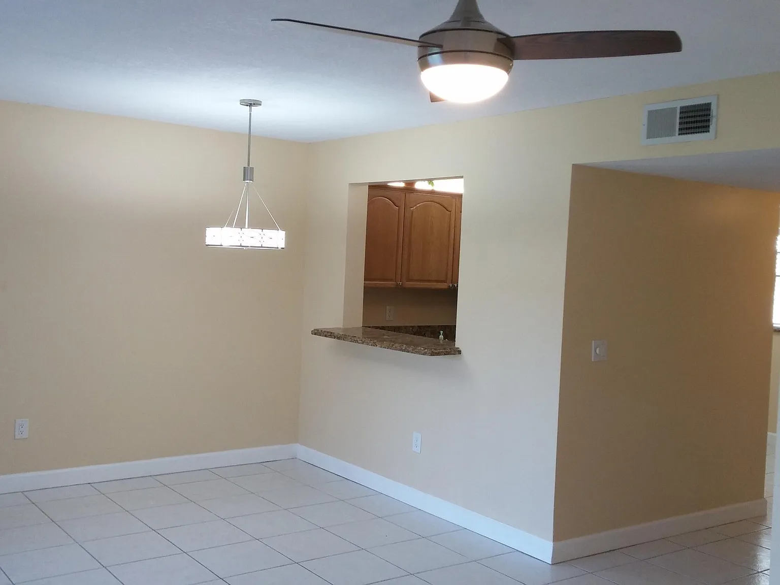 2 bed, 2.0 bath, 988 sqft, $2,200 — Photo 3