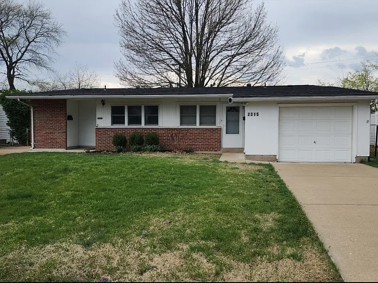 2313 & 2315 Saint George Ln — Photo 1