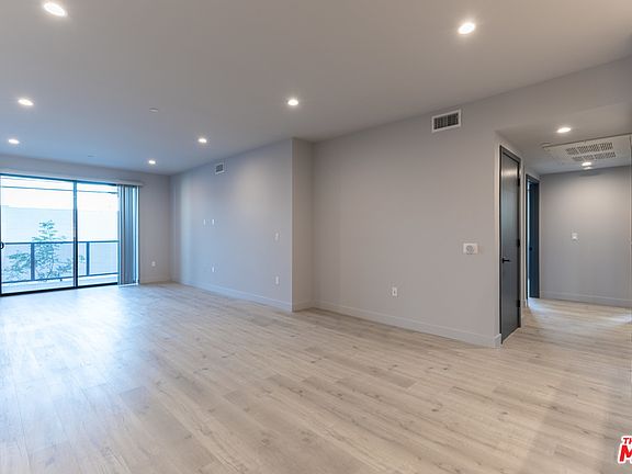 2nd image of 900 Wilcox Ave #304