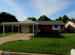 1037 NW 20th St, Moore, OK 73160